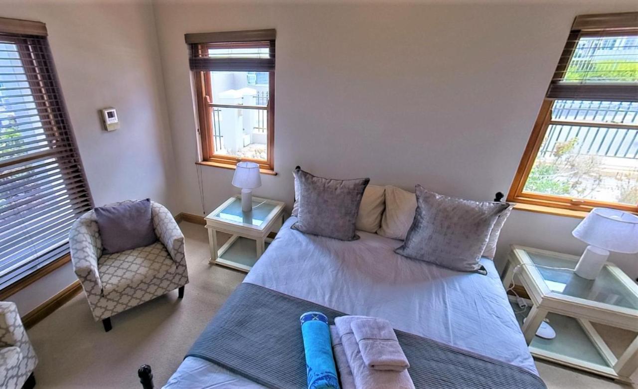 Guest house Blaauw Village Bloubergstrand