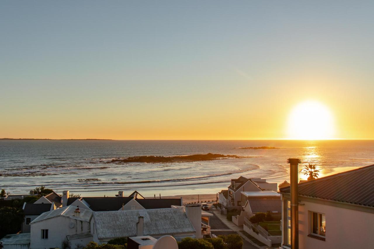 Blaauw Village Guest house Bloubergstrand