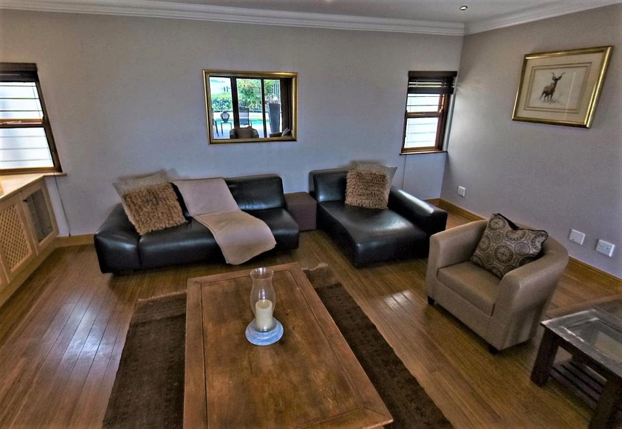 Guest house Blaauw Village Bloubergstrand