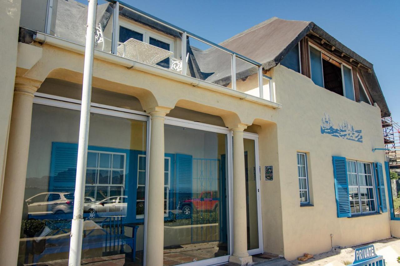 Blaauw Village Bloubergstrand
